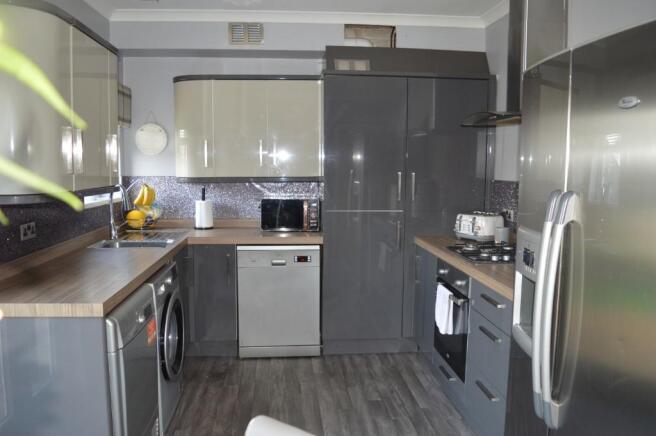 Dining/kitchen