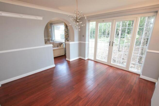 SEPARATE DINING AREA