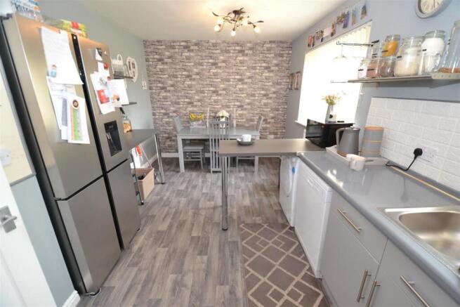 4 bed Semi-Detached for sale Image 10