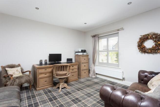 4 bed Detached for sale Image 8