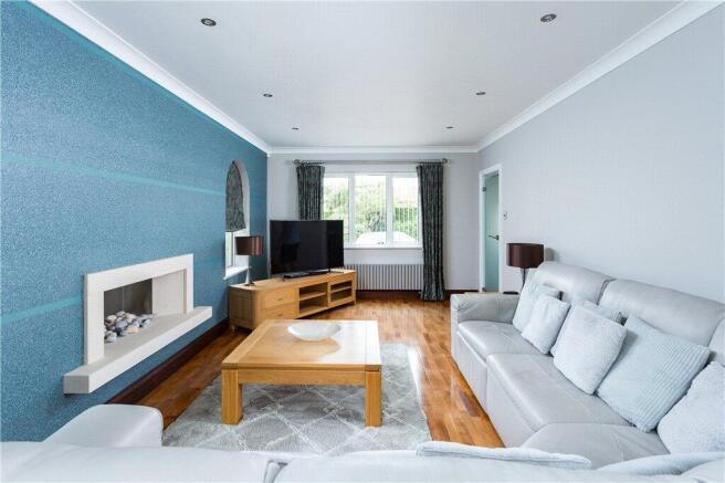 5 bed Detached for sale Image 9