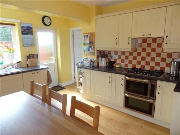 KITCHEN/BREAKFAST ROOM