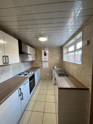4 bed Terraced to rent Image 7