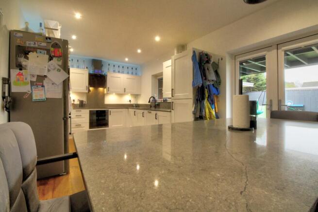 Kitchen breakfast room