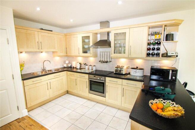 2 bed Apartment for sale Image 4