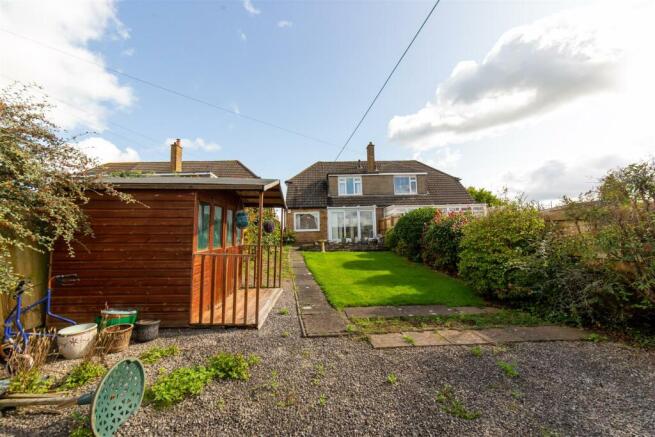 8 Trostrey Close-28.jpg