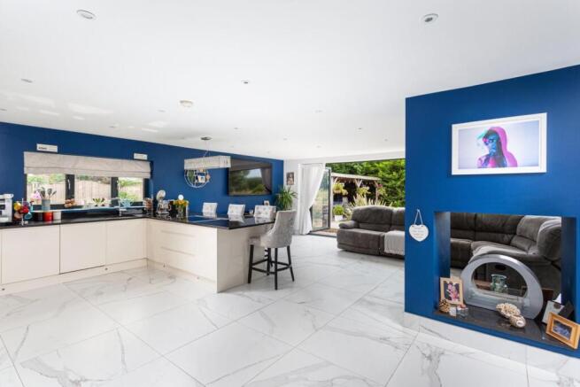 4 bed Detached for sale Image 6