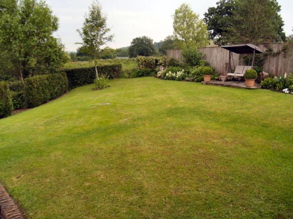 FRONT GARDEN