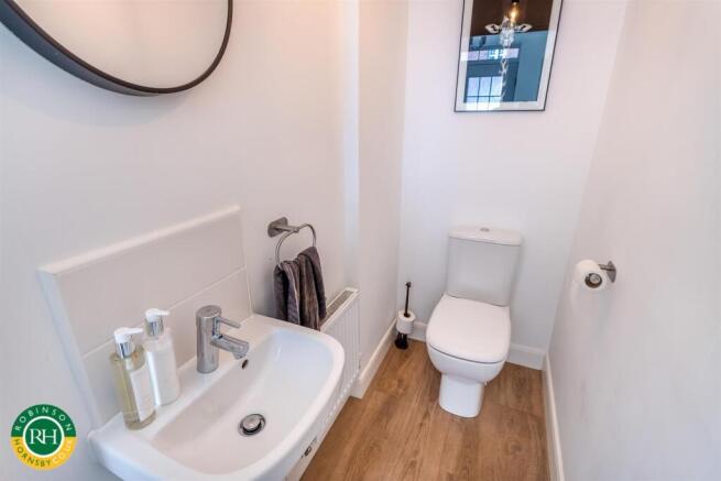 5 bed Detached for sale Image 10