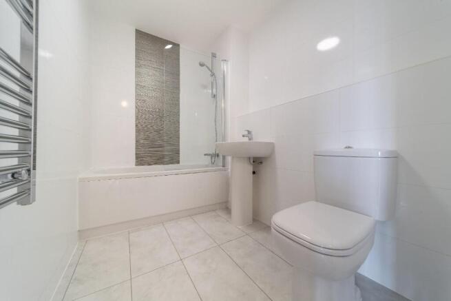 2 bed Apartment to rent Image 6
