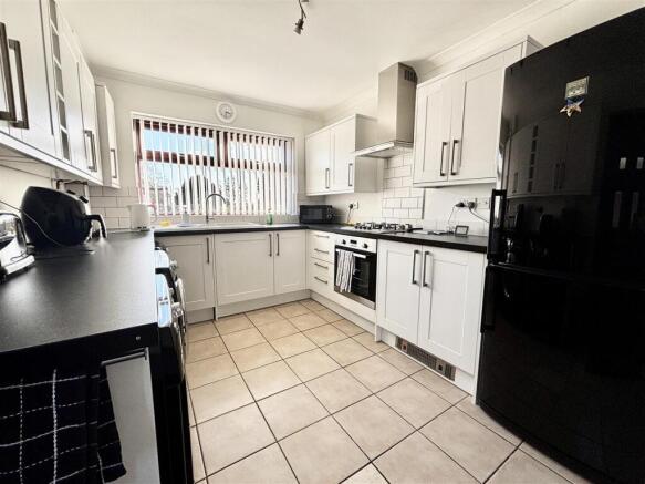 2 bed Detached Bungalow for sale Image 4