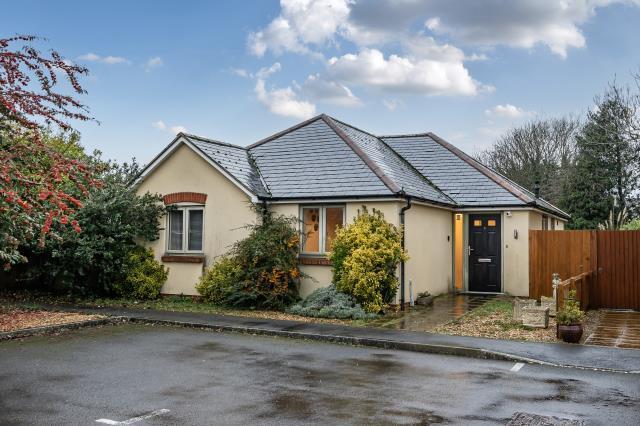 3-bed house on Milestone Road, Carterton, £325,000