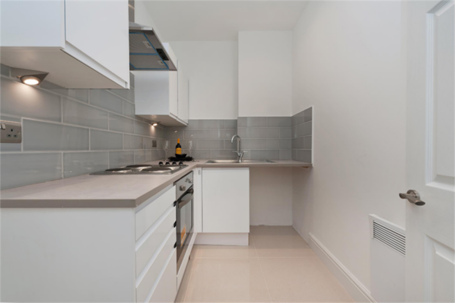 1-bed flat on , Penge, SE20, £235,000
