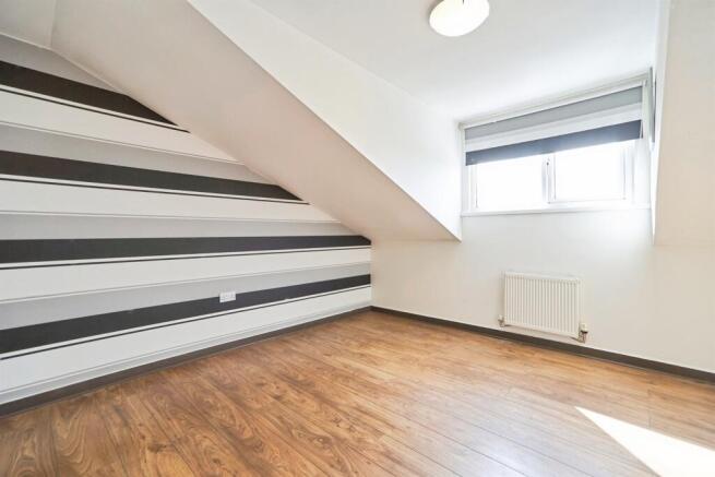 3 bed Flat for sale Image 12