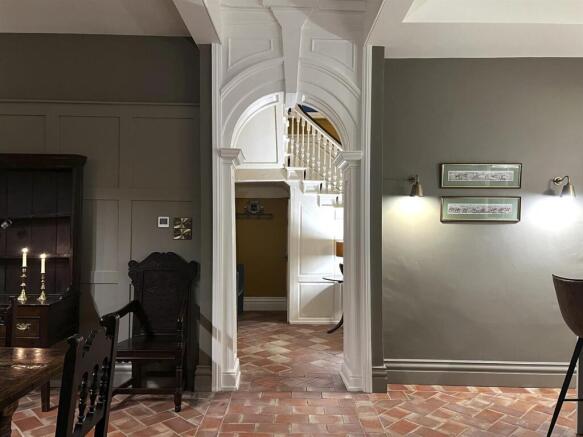 5 bed House for sale Image 11