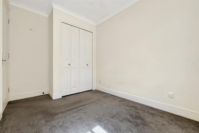 2 bedroom Ground Floor Flat in Chichester photo 4
