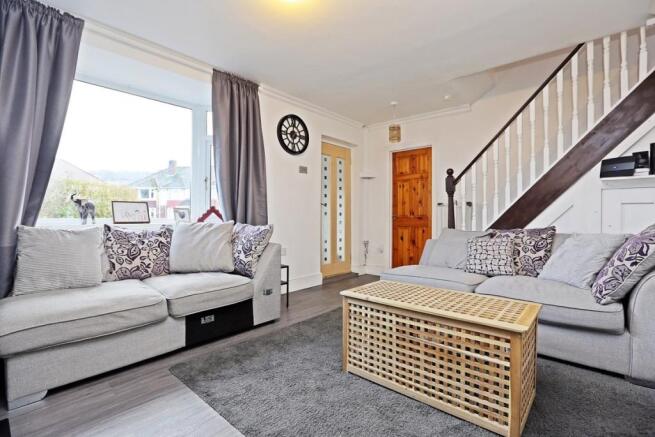 Bay fronted lounge