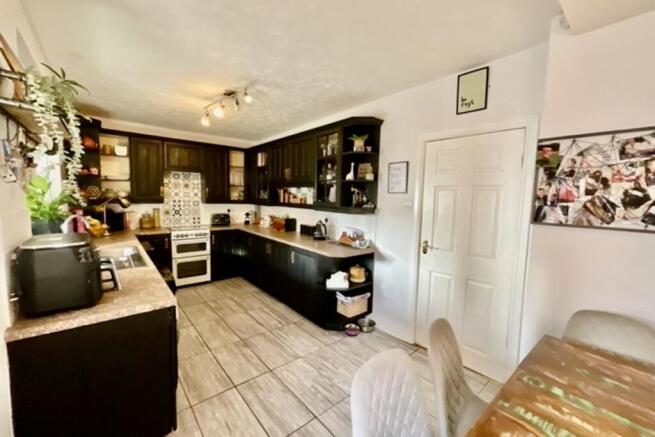 3 bed Semi-Detached for sale Image 7