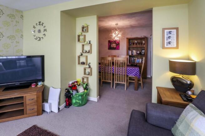 Lounge Into Dining R