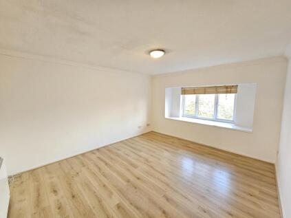 New Ash Close, N2