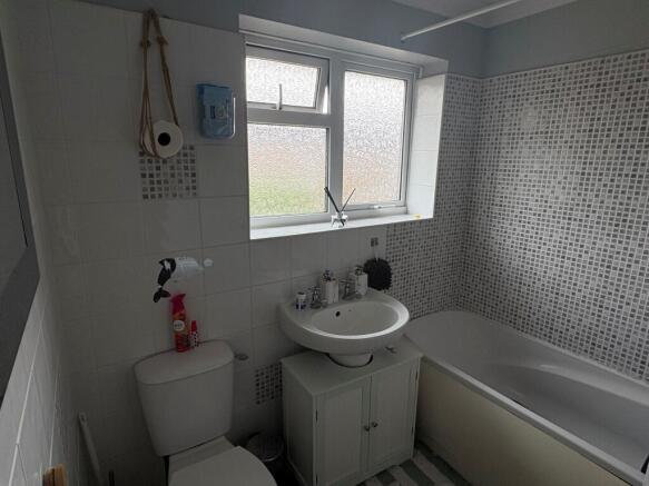 2 bed Semi-Detached to rent Image 11