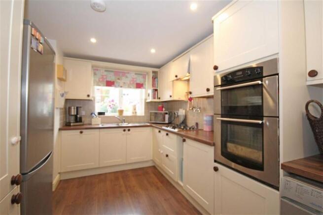 KITCHEN / DINING AREA
