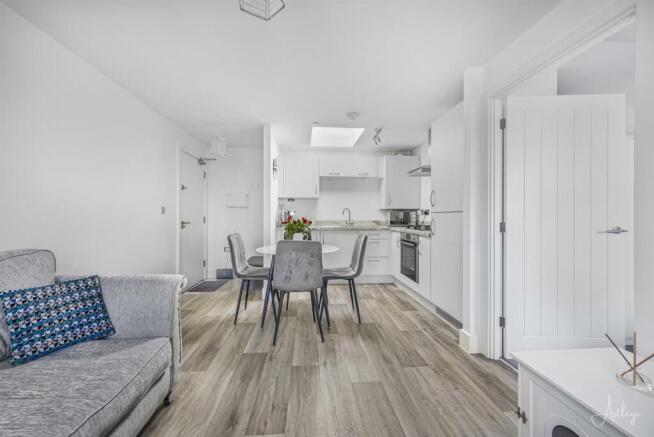 Open plan living room/kitchen