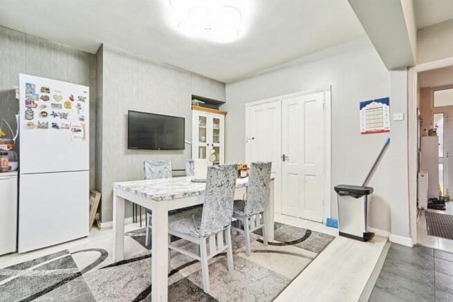 3 bed Semi-Detached for sale Image 8