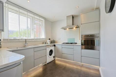 Searles Close, London, SW11