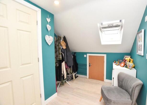 5 bed Detached for sale Image 11