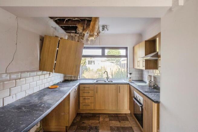 3 bed Semi-Detached for sale Image 8