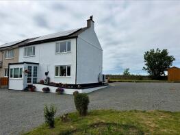 Haulfryn, Llantrisant, Holyhead LL65 4TW