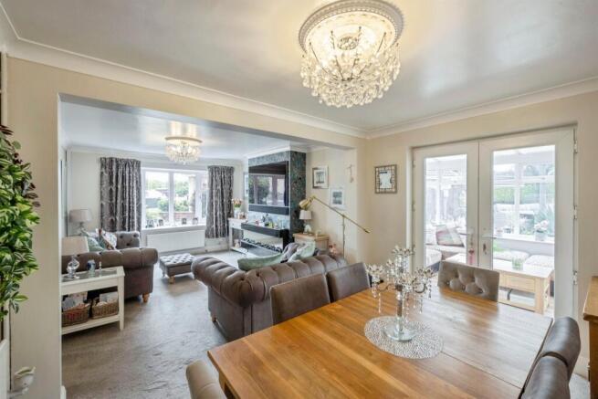 4 bed Detached for sale Image 5