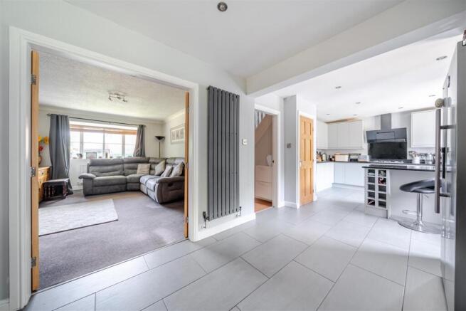 4 bed Detached for sale Image 8