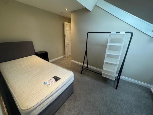 7 bed House Share to rent Image 6