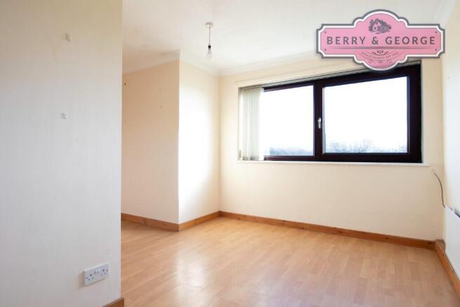 BEDROOM/ OFFICE