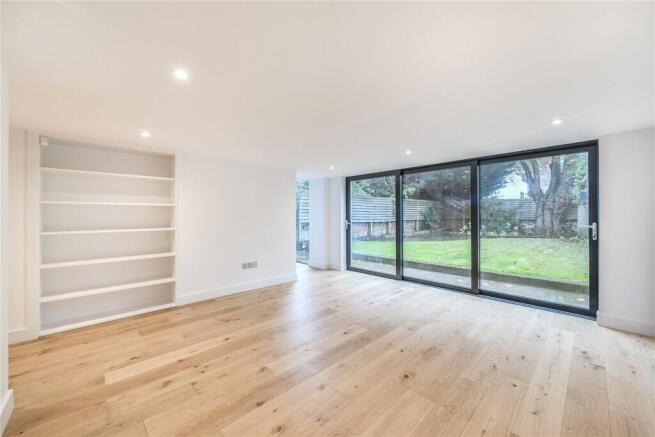 5 bed Semi-Detached for sale Image 5