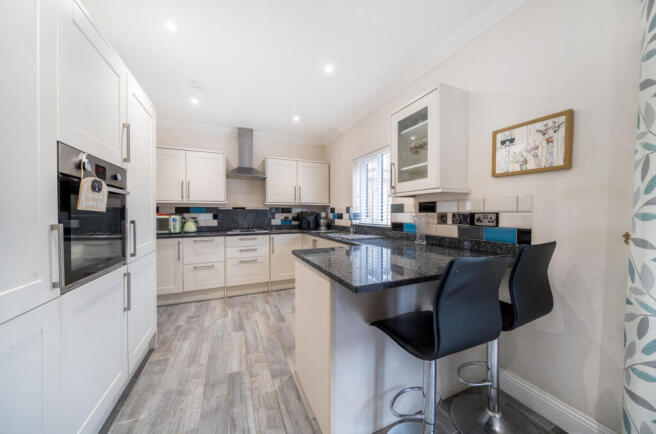 1368929-30-68ee86...