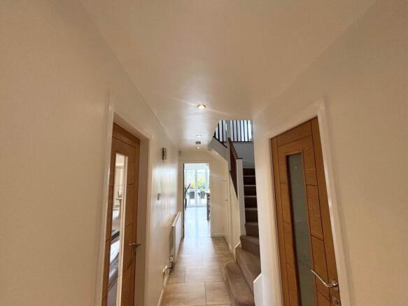 5 bed Detached for sale Image 5
