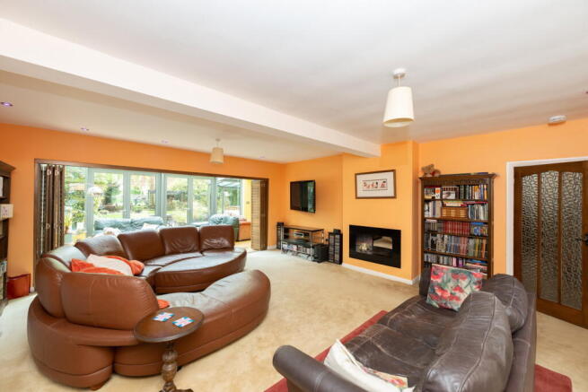4 bed Cottage for sale Image 5