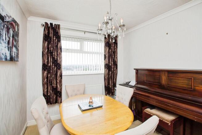 3 bed Semi-Detached Bungalow for sale Image 4