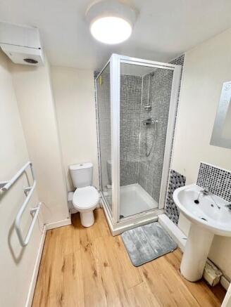 2 bed Apartment to rent Image 7