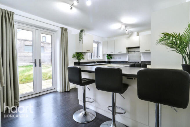 3 bed Semi-Detached for sale Image 6