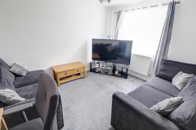 3 bed Semi-Detached for sale Image 6