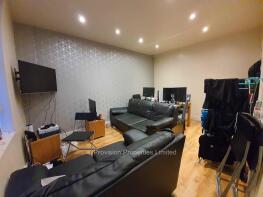 12, Royal Park Grove, Hyde Park, Leeds LS6 1HQ