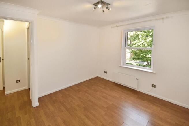 High Road, Buckhurst Hill photo 2