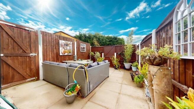 Bushey Lane Rear Yard