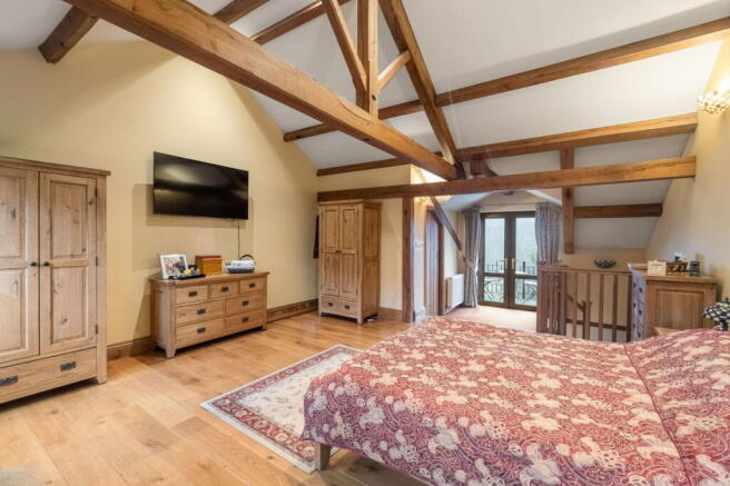 5 bed Detached for sale Image 10