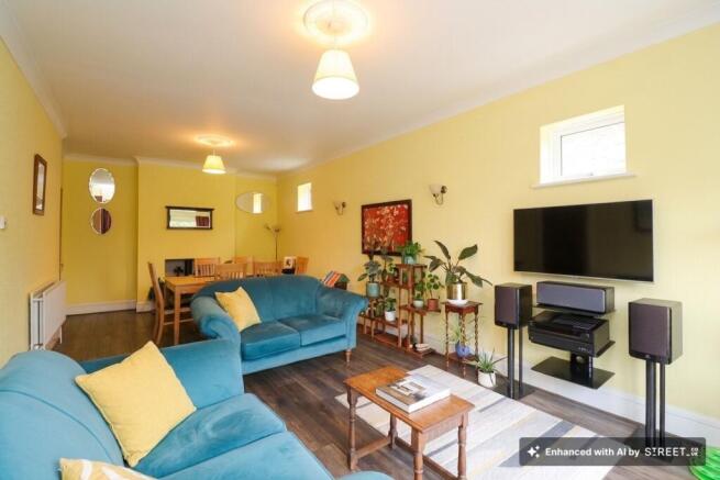 Lounge/Dining Area