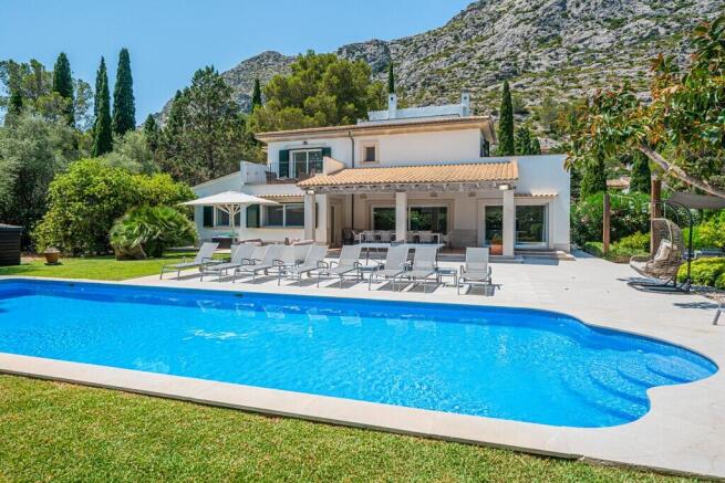 Exterior and Pool (1